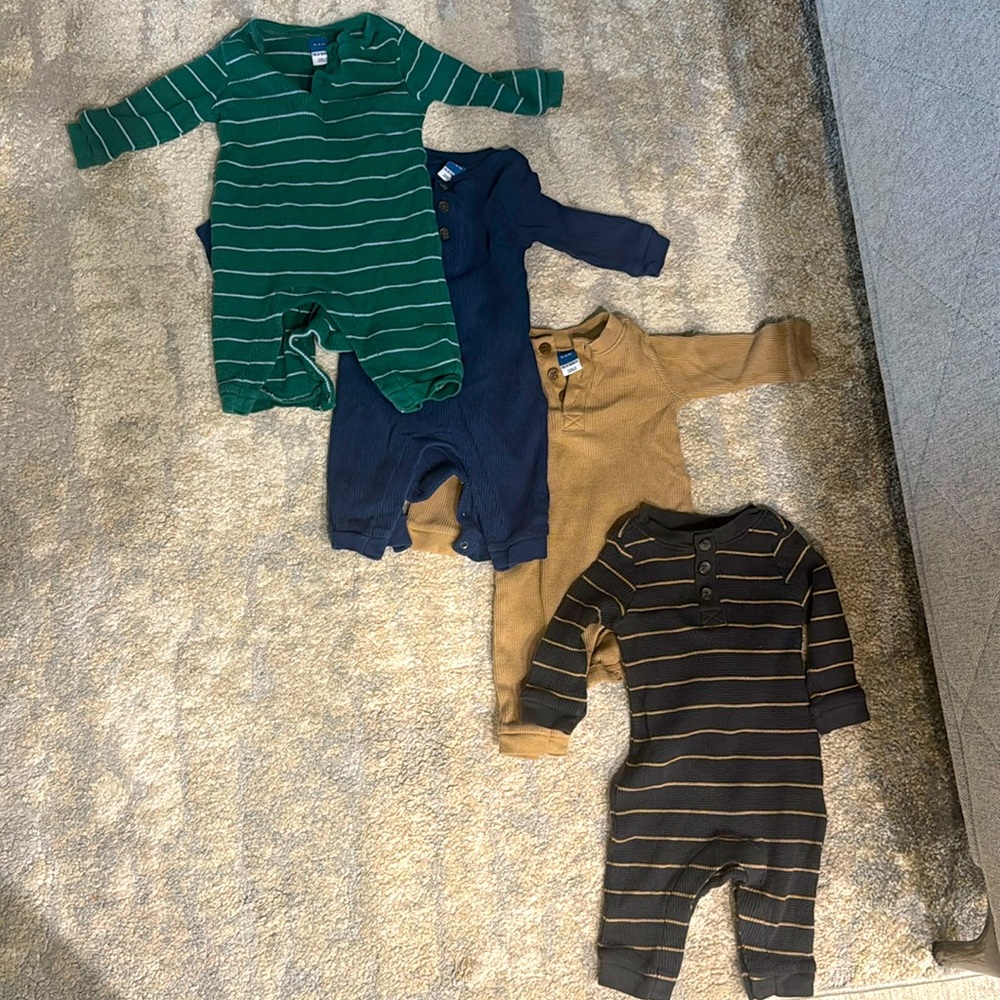 OLD NAVY baby boy long sleeve outfits-4 pieces!